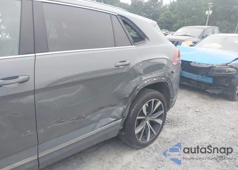 2024 Volkswagen Atlas Cross Sport 2.0T Sel Premium R-Line z USA, uszkodzony, nr VIN 1V2FE2CA4RC207657